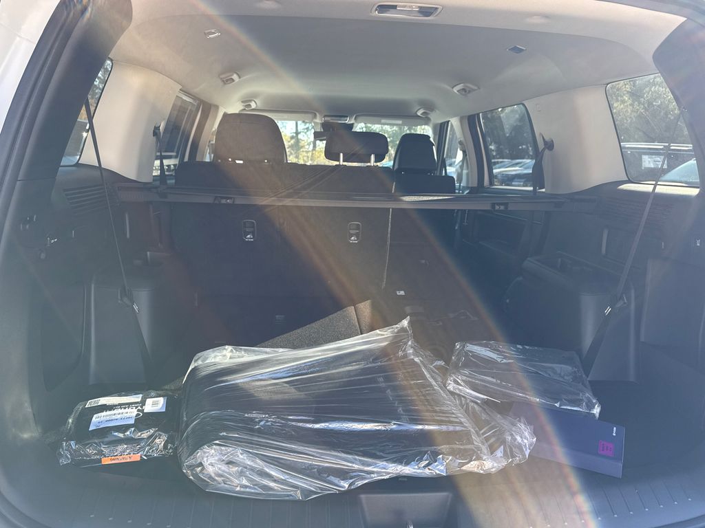 New 2026 White Hyundai SE image 14