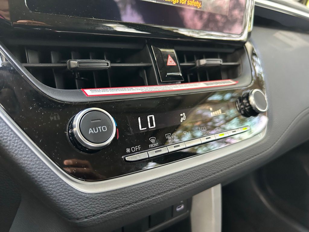 2024 Toyota Corolla Cross LE 19