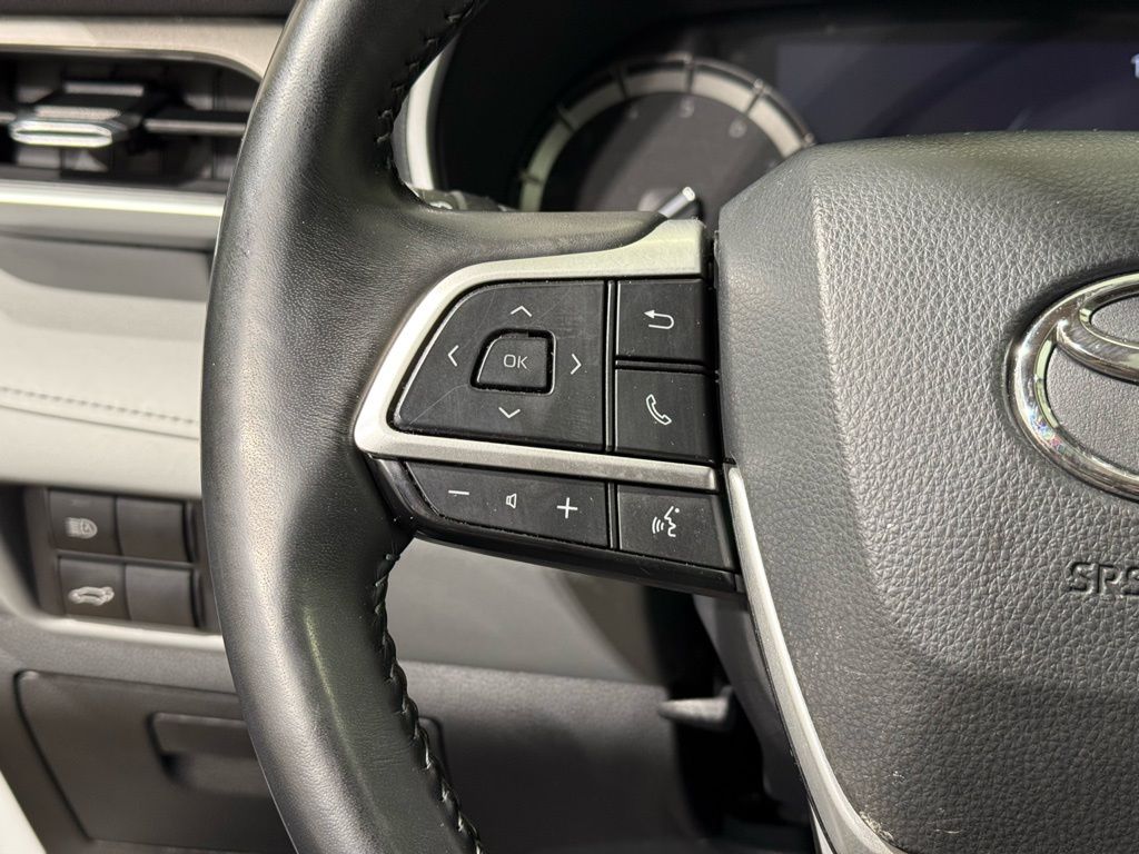 Thumbnail: 2022 Toyota Highlander - 26