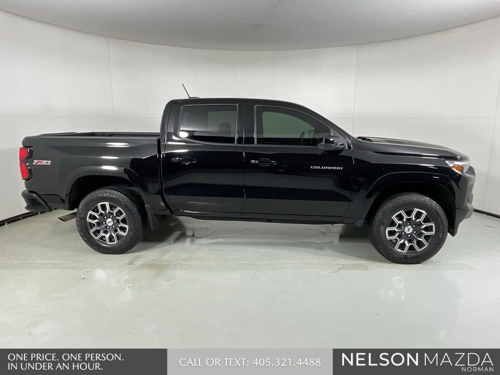 View vehicle photo 5