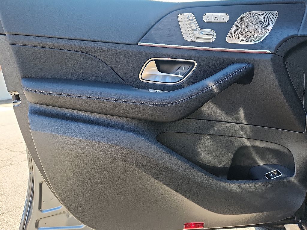 Thumbnail: 2026 Mercedes-Benz GLE - 8