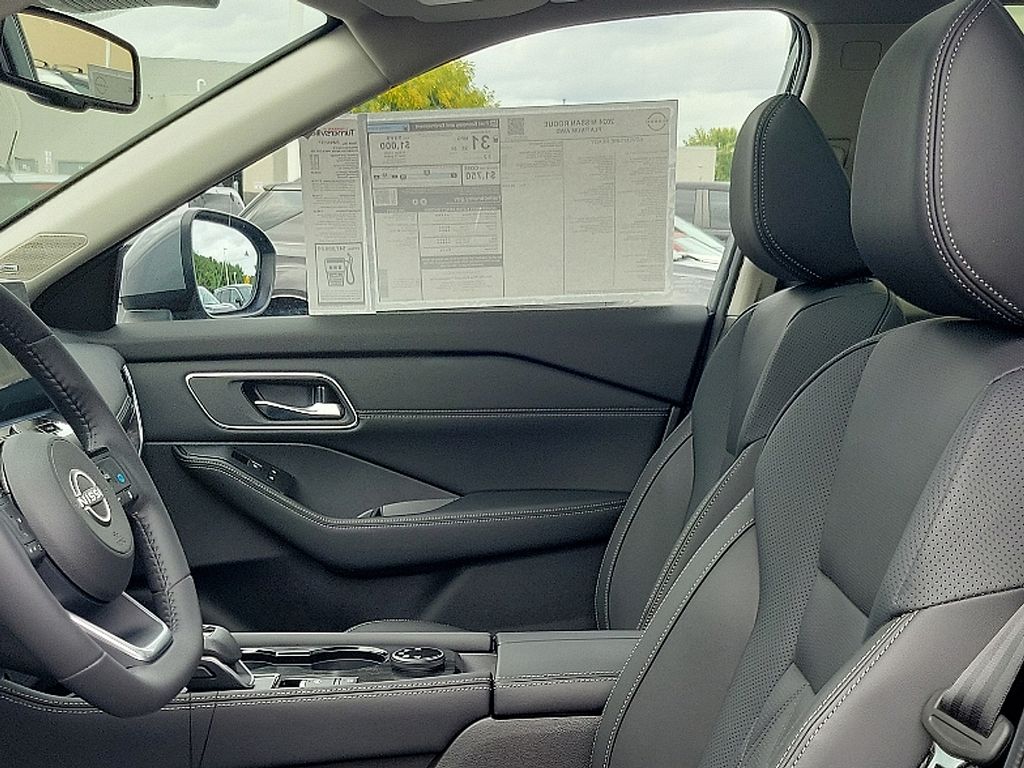 2025 Nissan Rogue Platinum 8
