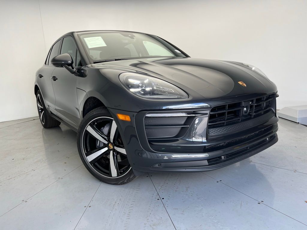 2025 Porsche Macan  23