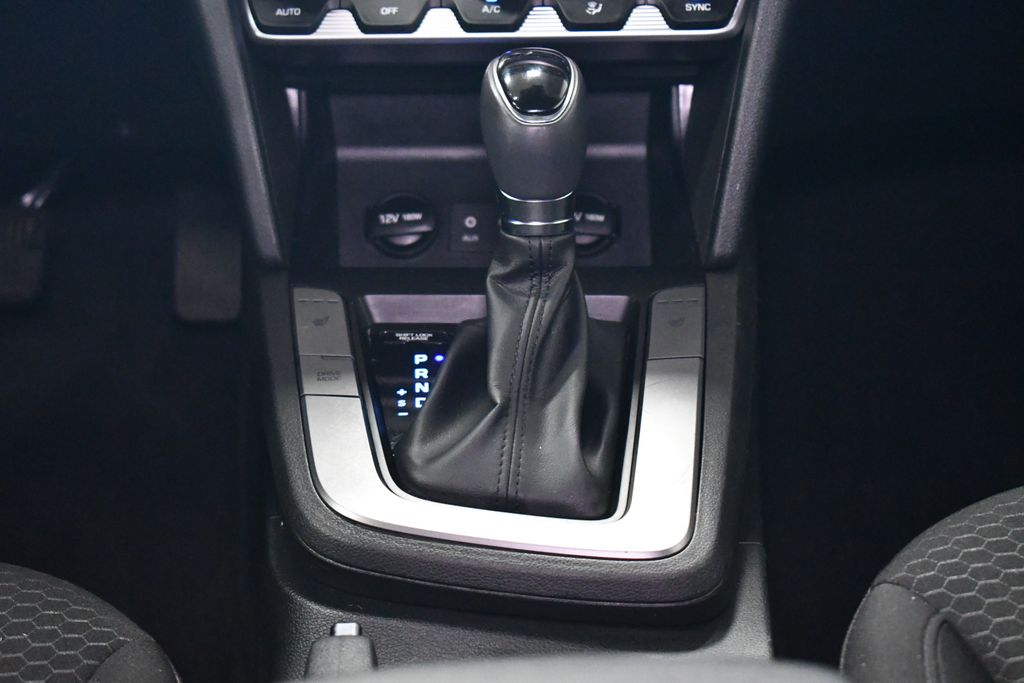 Thumbnail: 2019 Hyundai Elantra - 19