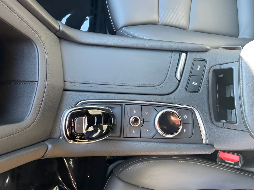 used 2022 Cadillac XT5 car, priced at $28,900