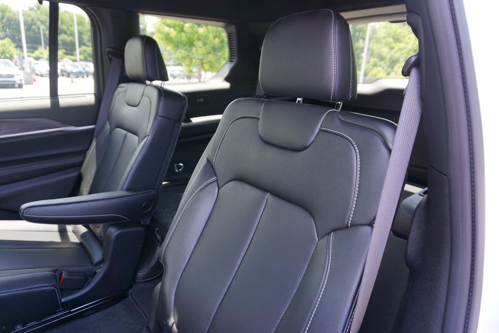 Thumbnail: 2024 Jeep Grand Cherokee L - 7