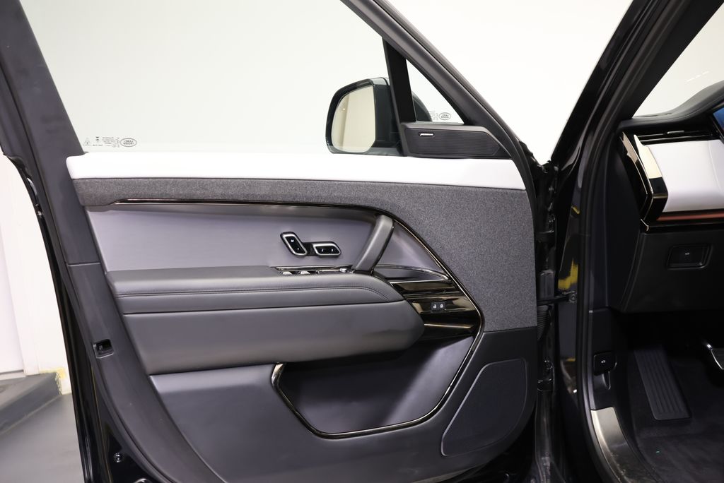 Thumbnail: 2023 Land Rover Range Rover Sport - 26
