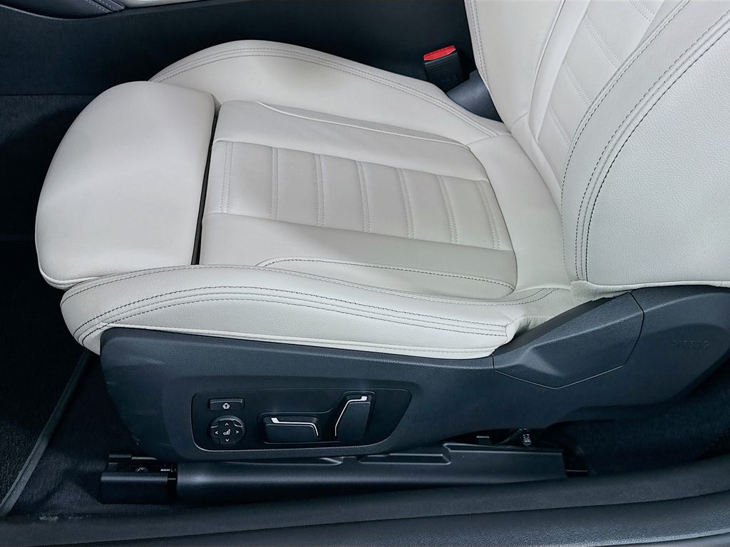 Thumbnail: 2027 BMW 4 Series - 21