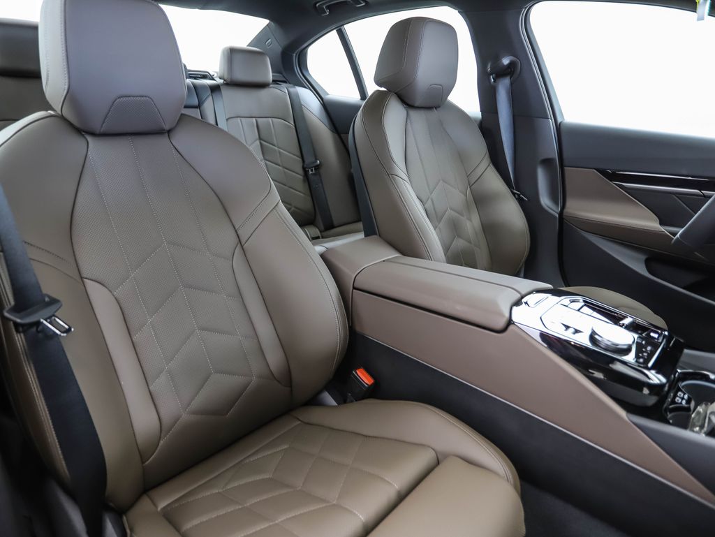 Thumbnail: 2026 BMW 5 Series - 31