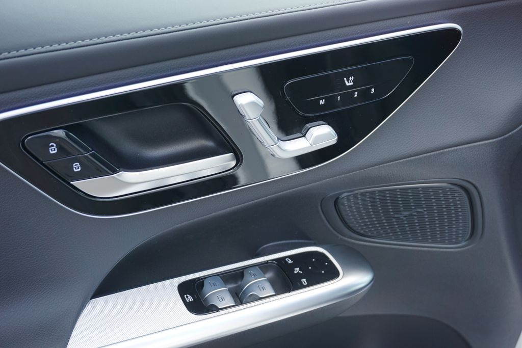 2025 Mercedes-Benz GLC 300 18