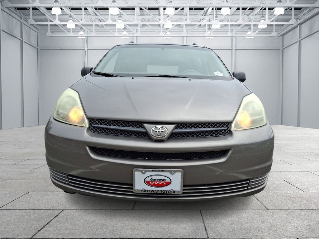 2004 Toyota Sienna CE 2