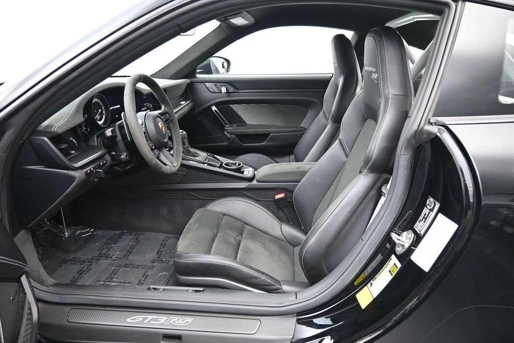 Used 2024  Porsche  image 23