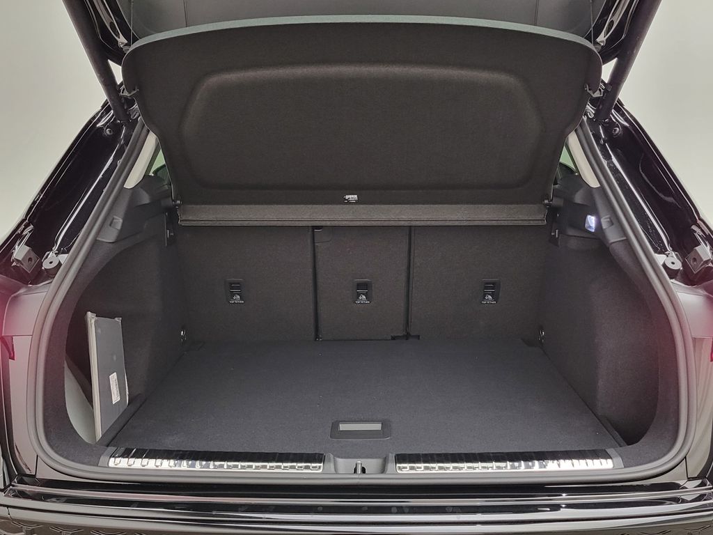 Thumbnail: 2026 Audi Q3 - 9