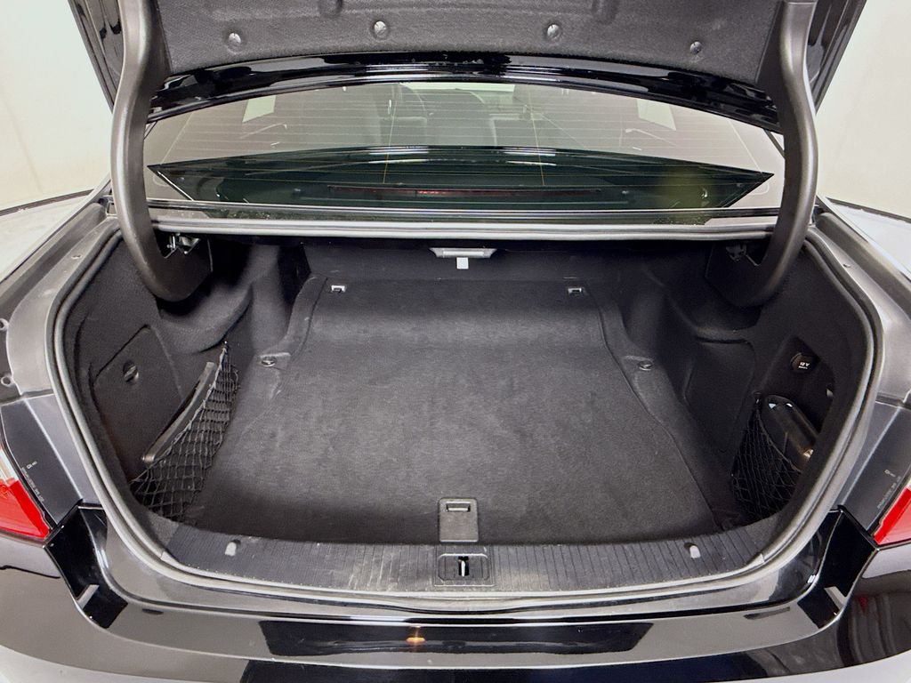 Thumbnail: 2010 Mercedes-Benz E-Class - 29