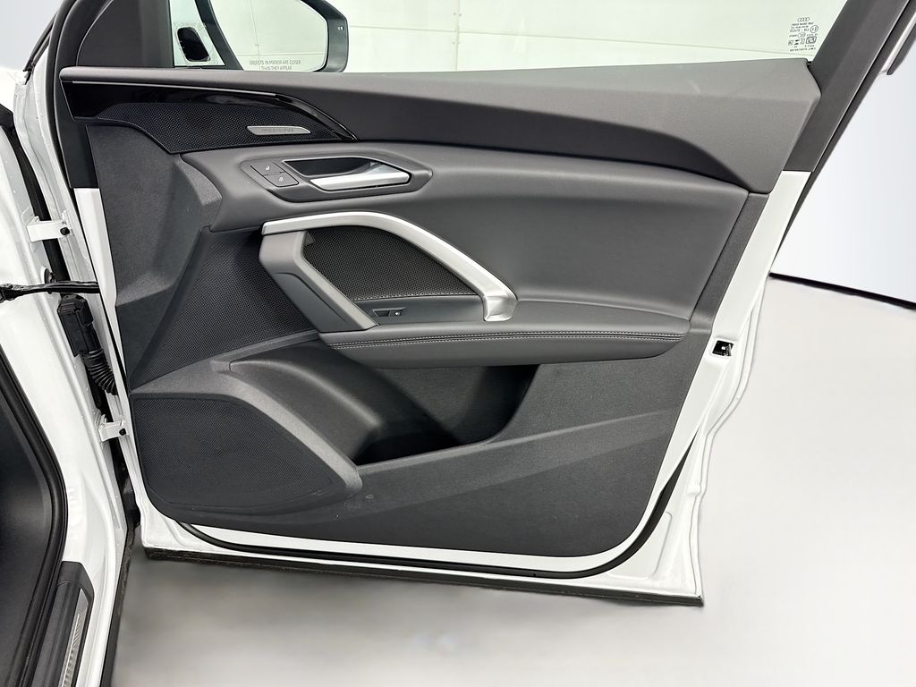 Thumbnail: 2025 Audi Q5 - 24