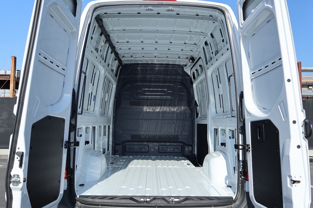 Thumbnail: 2025 Mercedes-Benz Sprinter - 7