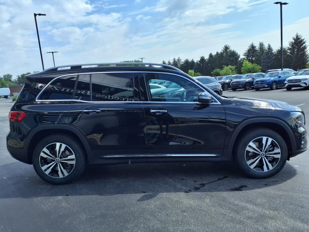 New 2025 Black Mercedes-Benz GLB 250 image 7