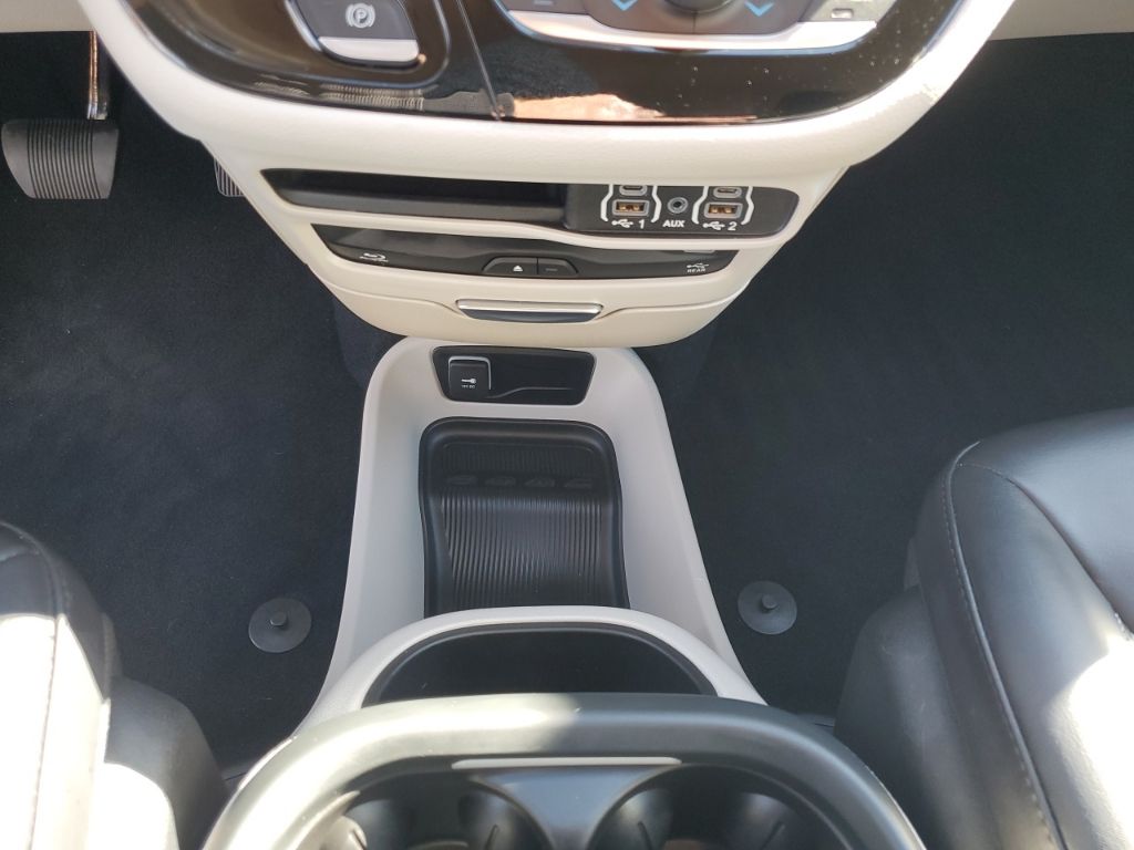 Used Car 2023 Chrysler Pacifica  Touring L For Sale Under $40,000 In Austin, Texas