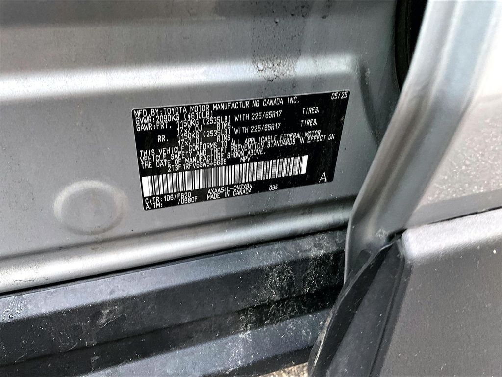 2025 Toyota RAV4 — photo 6
