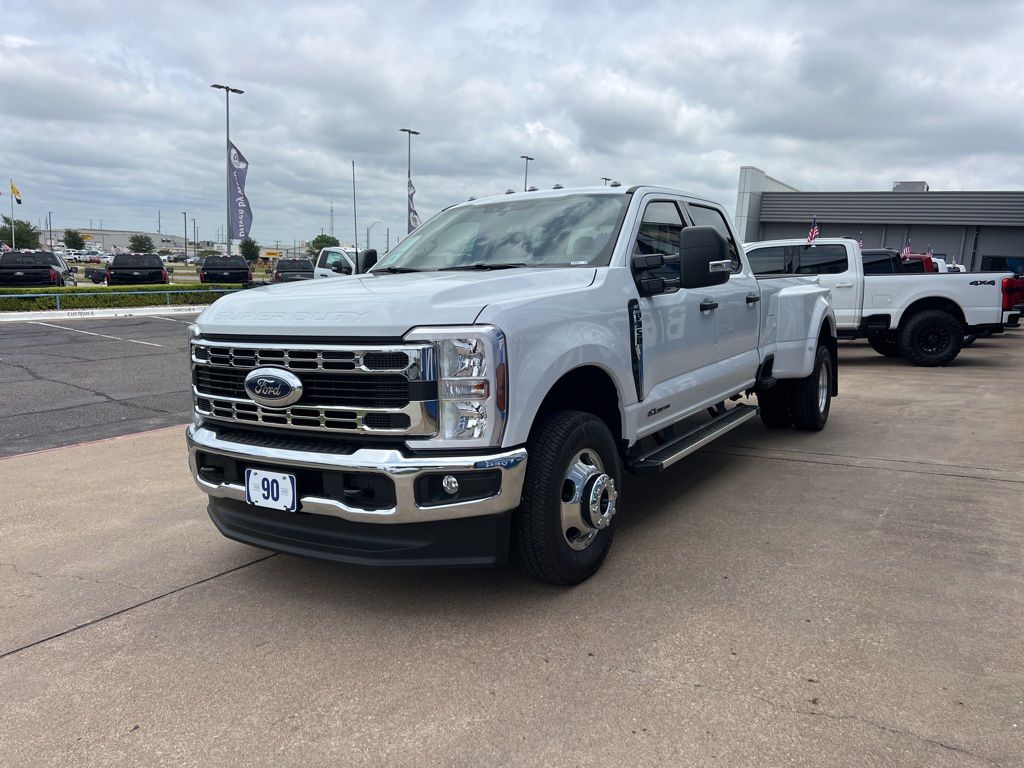 View vehicle photo 4