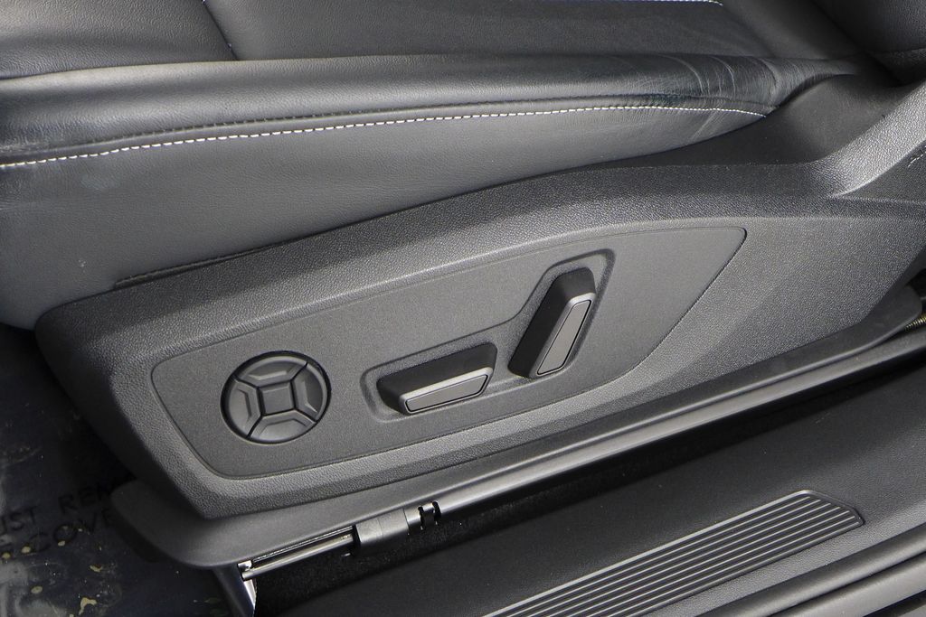Thumbnail: 2023 Audi Q4 e-tron - 23