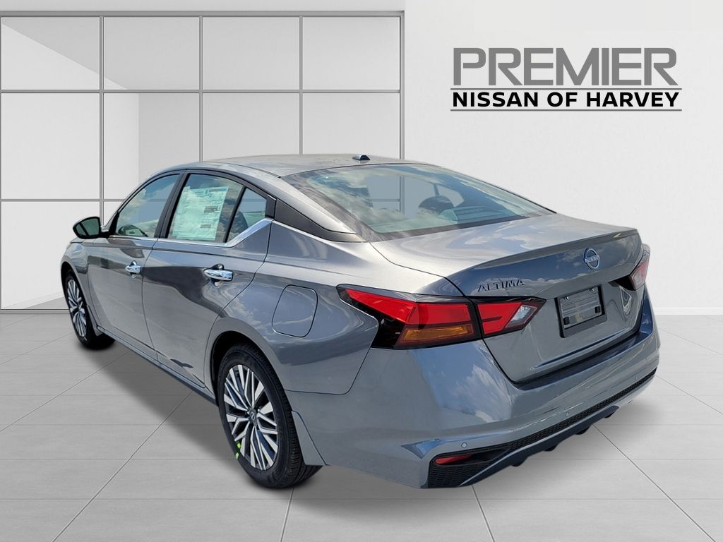 New 2026 Gray Nissan 2.5 SV image 4