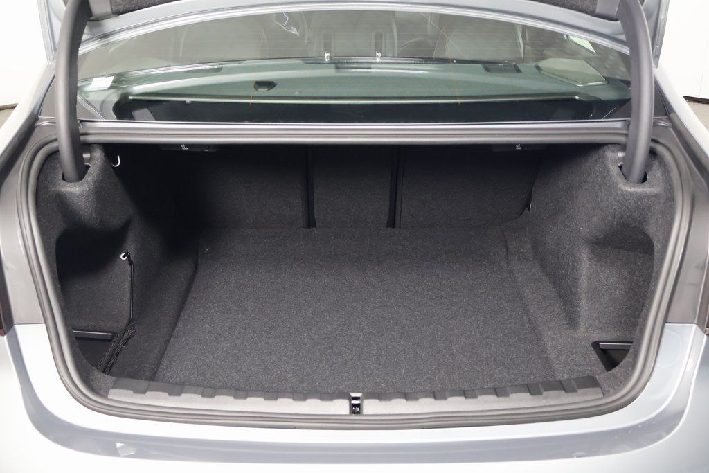 Thumbnail: 2026 BMW 3 Series - 8