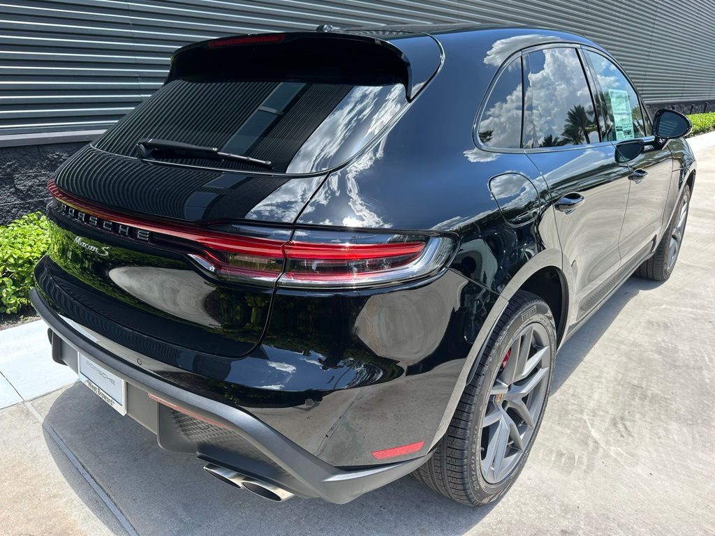 Thumbnail: 2025 Porsche Macan - 9