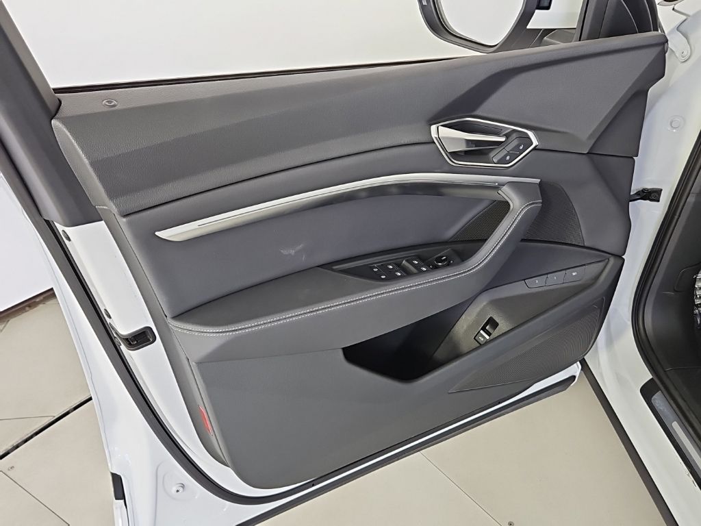 Thumbnail: 2024 Audi Q8 e-tron - 12