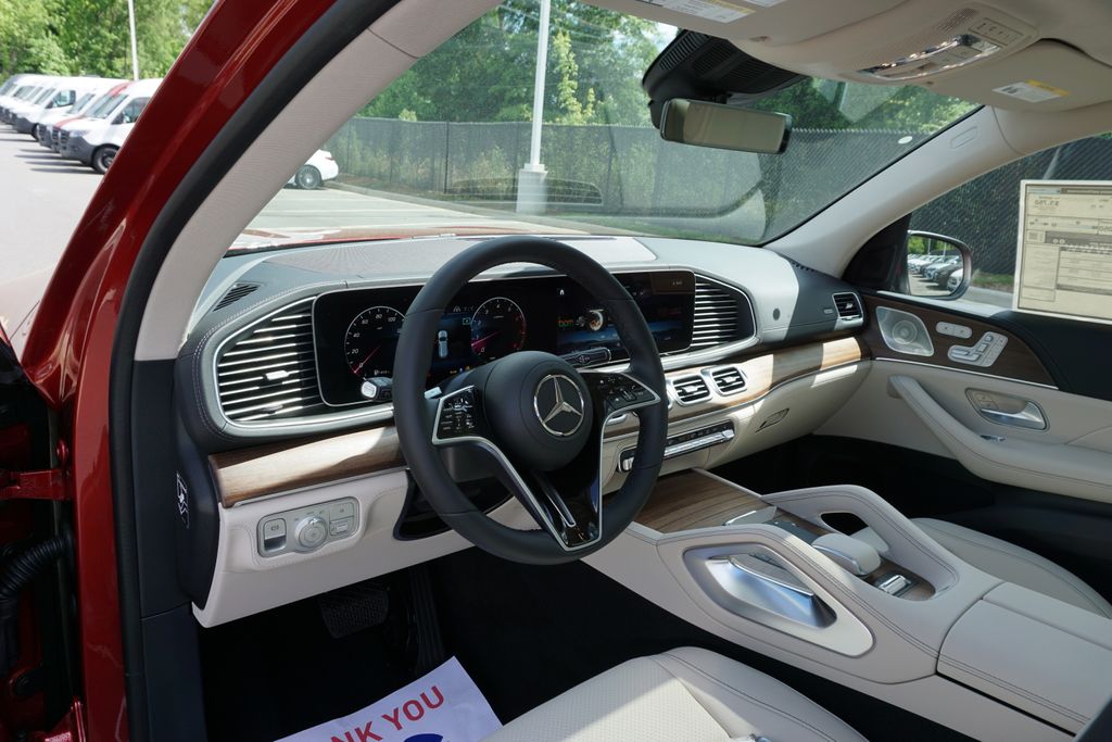 2025 Mercedes-Benz GLS 450 4MATIC 22