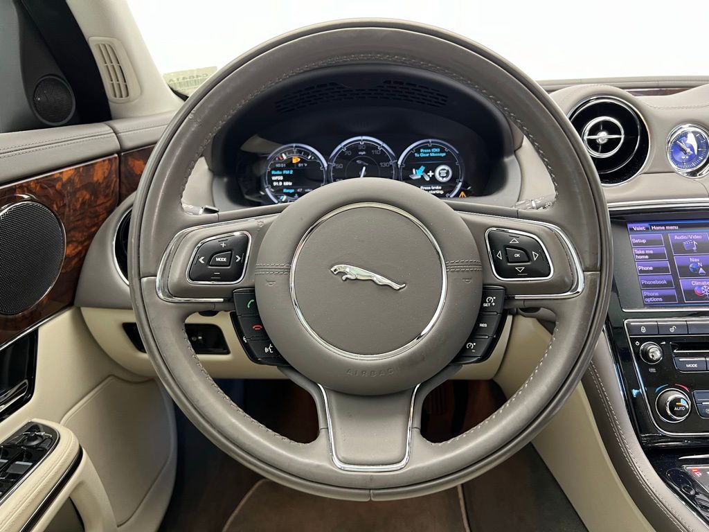 2012 Jaguar XJ Base 19