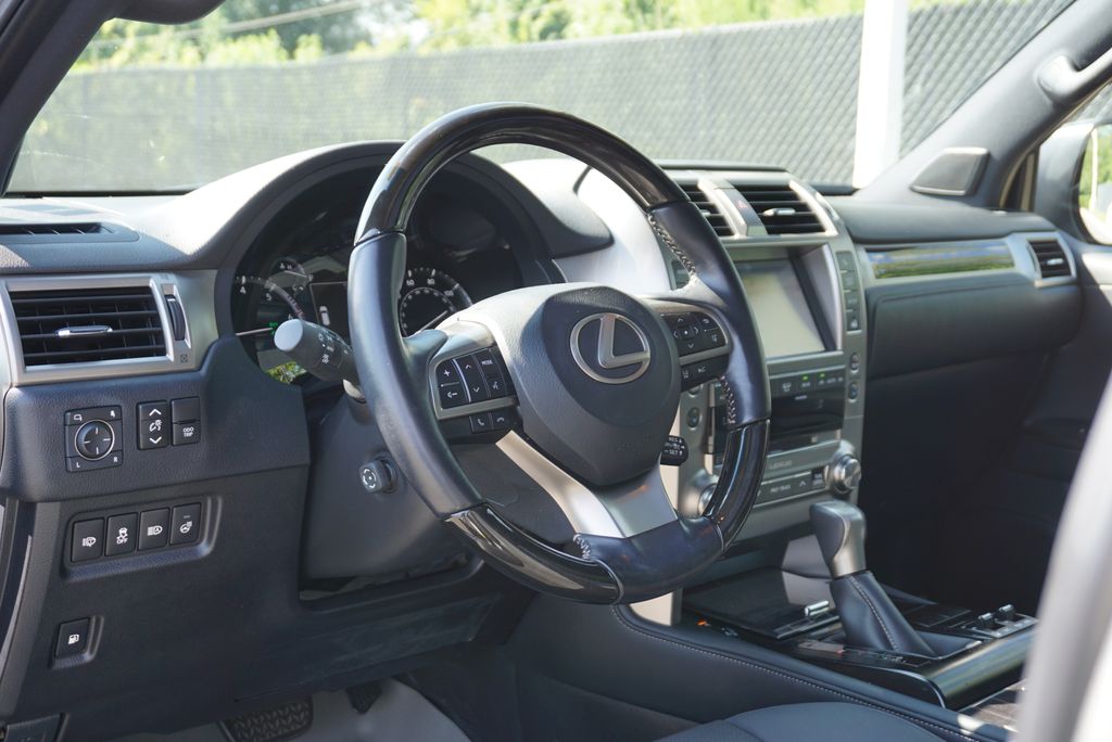 Thumbnail: 2021 Lexus GX - 10