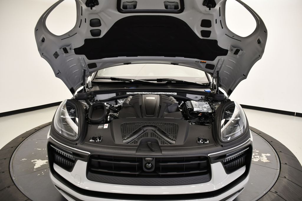 Thumbnail: 2026 Porsche Macan - 13