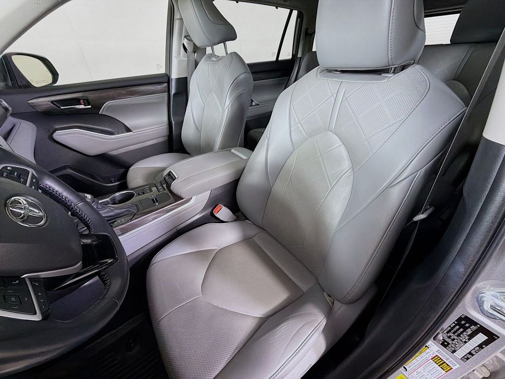 Used 2022 Toyota Highlander Hybrid SUV