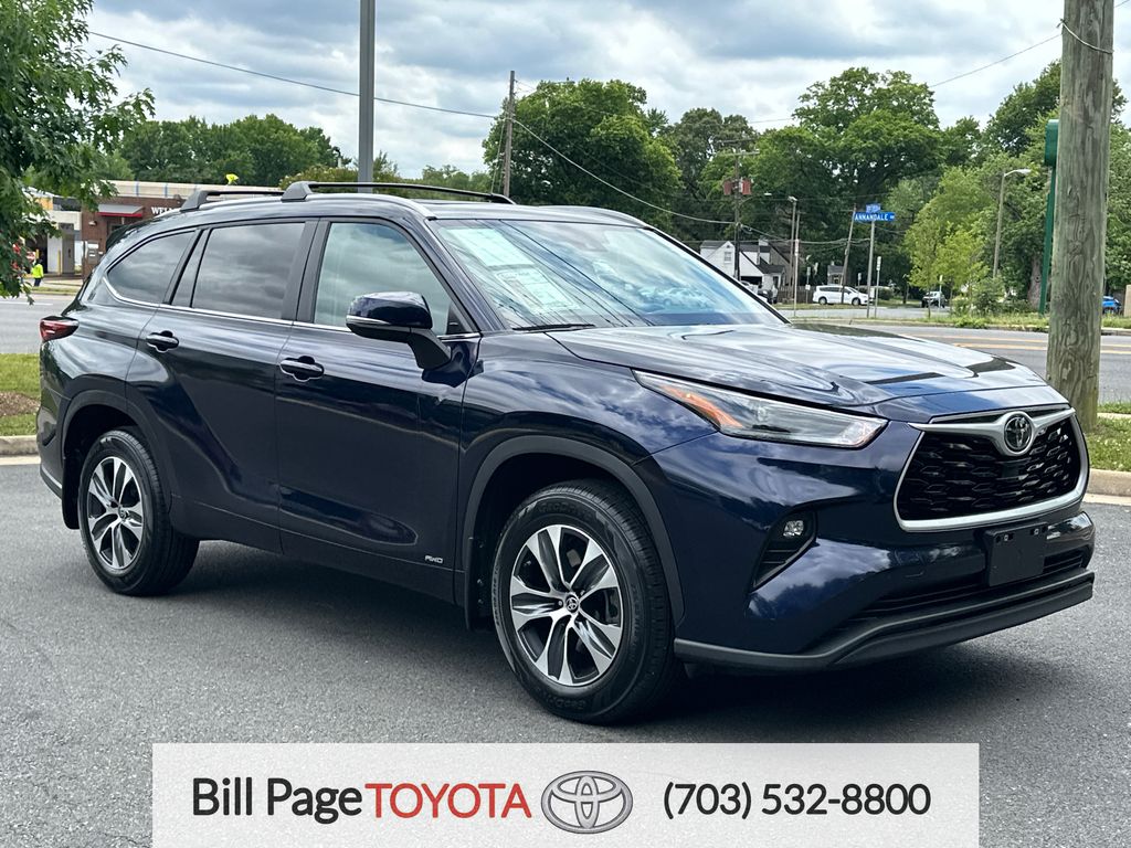 Gray 2025 Toyota Highlander Hybrid XLE AWD SUV / Crossover All-Wheel Drive Continuously Variable Transmission