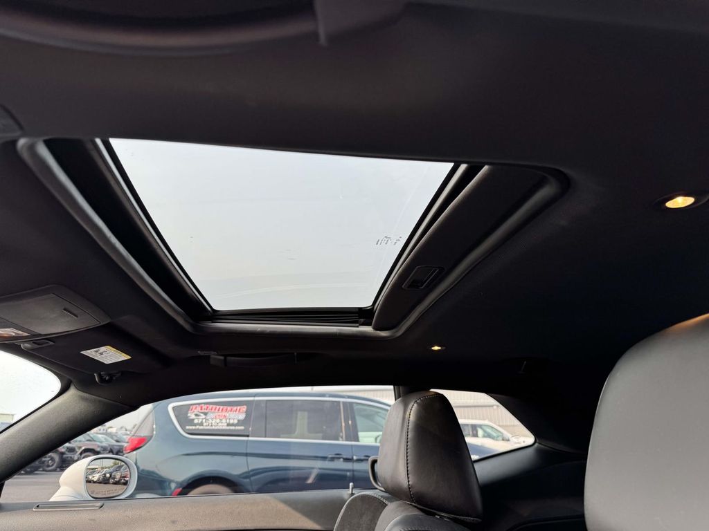Used 2018 White Dodge R/T Scat Pack image 4