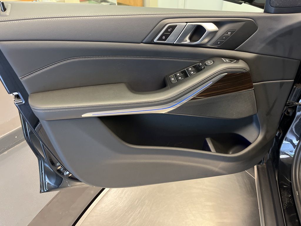 Thumbnail: 2023 BMW X5 - 11