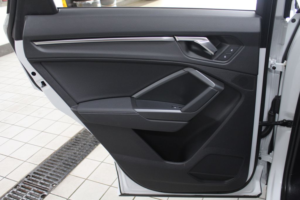 Thumbnail: 2023 Audi Q3 - 24