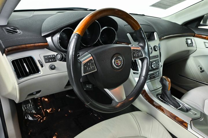 2011 Cadillac CTS Luxury 9