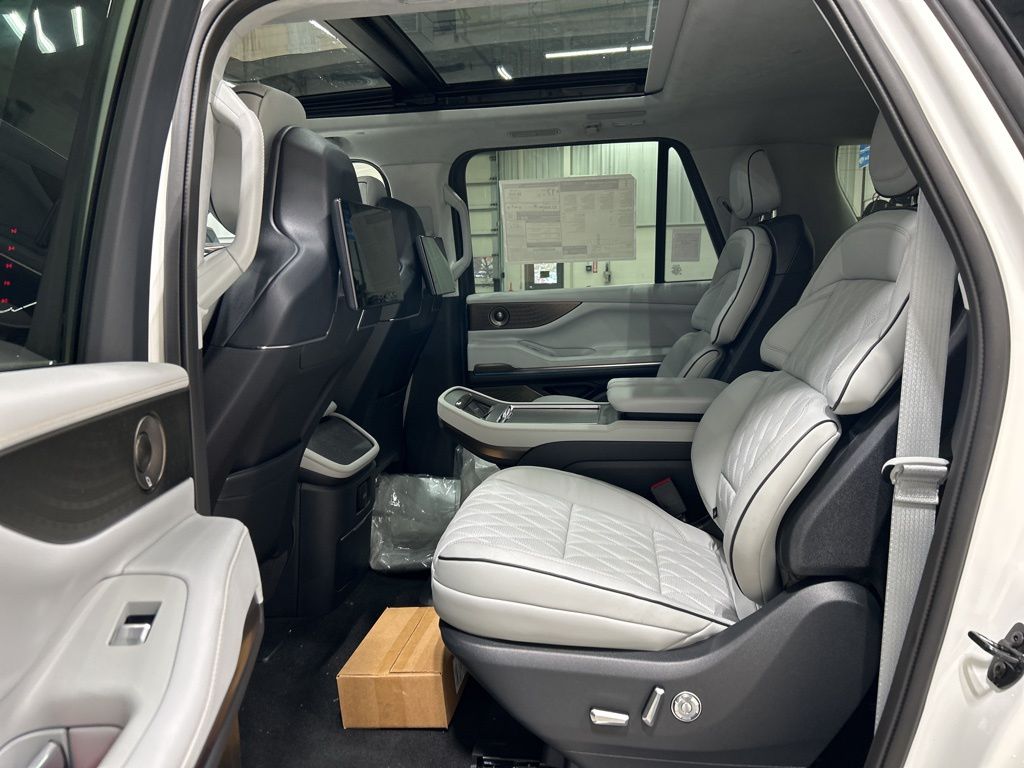 new 2026 Lincoln Navigator L car, priced at $129,225