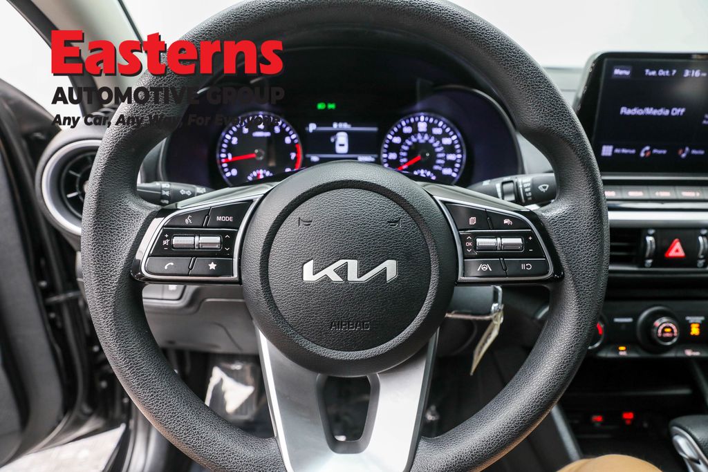 Used 2024 Black Kia LXS image 10