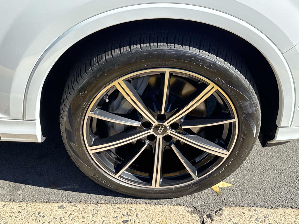 Thumbnail: 2023 Audi Q7 - 17