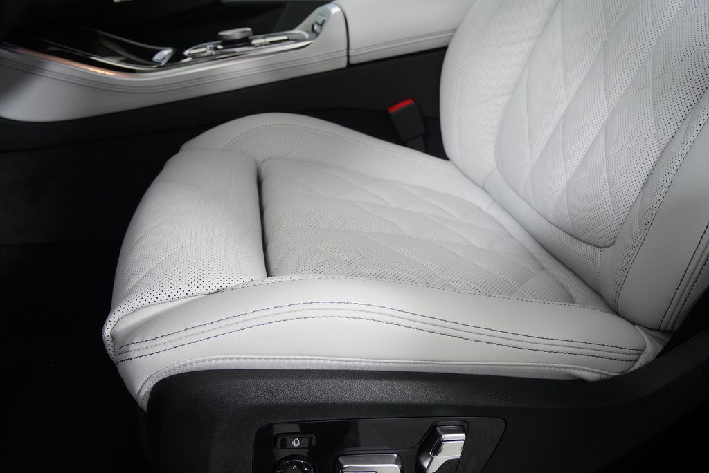 Thumbnail: 2026 BMW X5 - 10