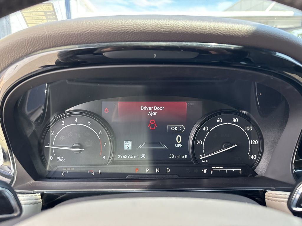 Used 2021 Blue Lincoln Standard image 10