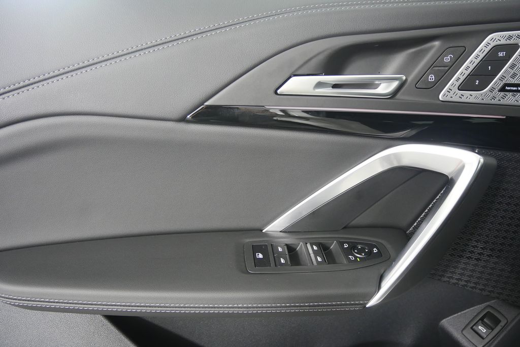 2025 BMW X1 xDrive28i 9