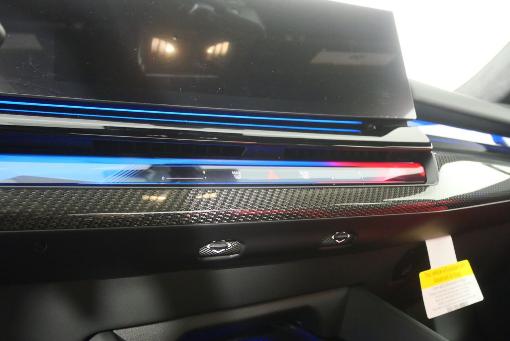 Thumbnail: 2026 BMW M5 - 24