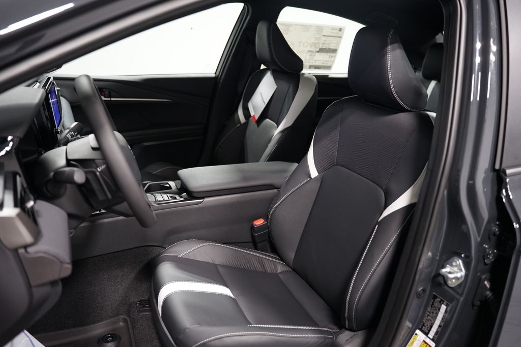 2025 Toyota Camry SE 28