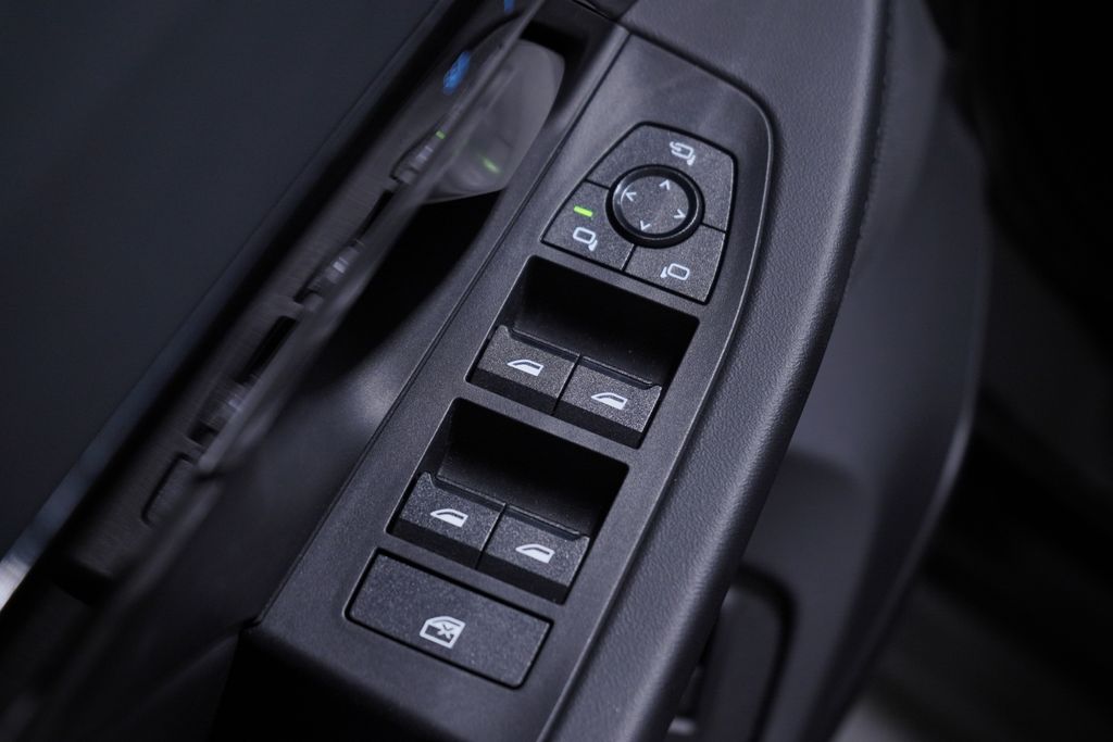 Thumbnail: 2025 BMW 5 Series - 17