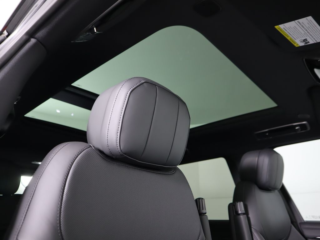 Thumbnail: 2025 Land Rover Range Rover - 19