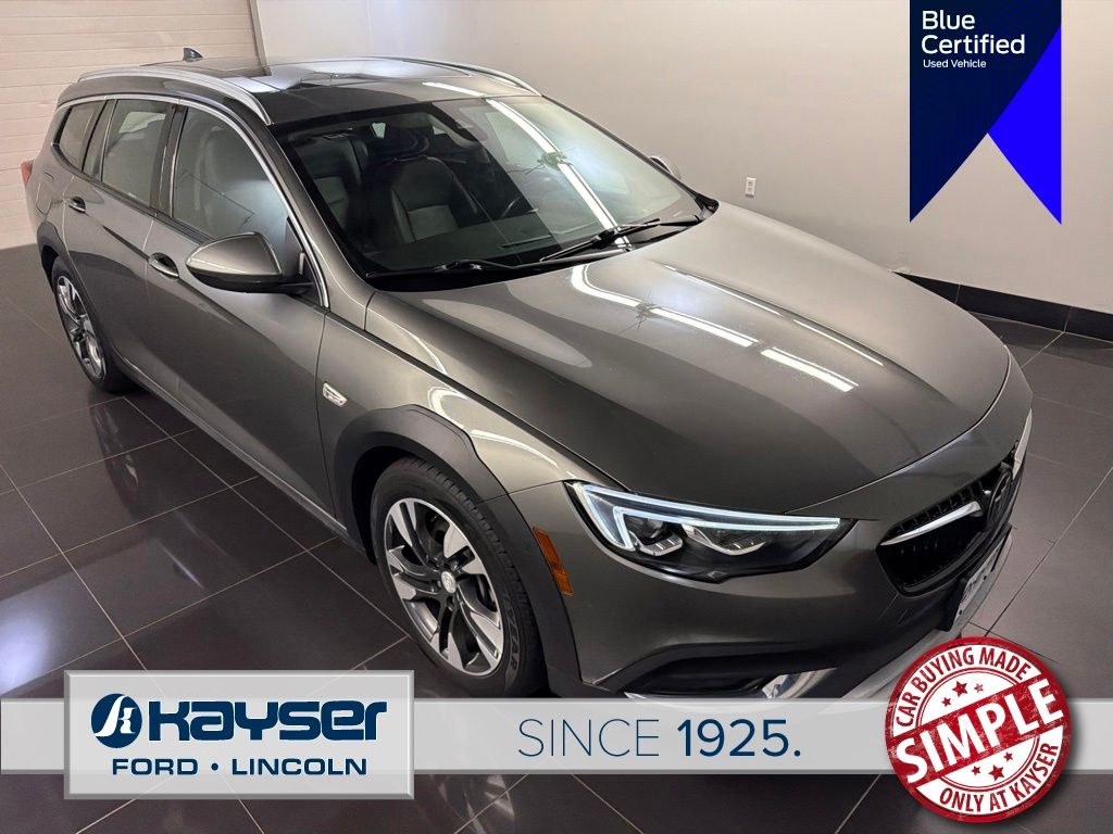  2018 Buick Regal TourX Essence AWD   